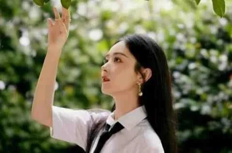 娱乐圈吃瓜小花是谁啊图片,她是谁？